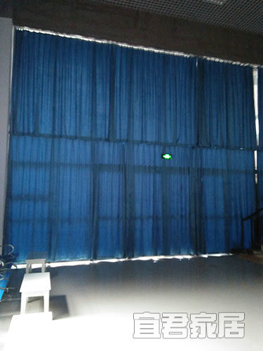 湖大游泳館門廳實(shí)拍